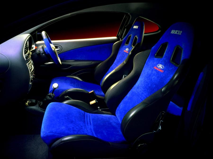 Интерьер Ford Racing Puma 2000 года  (UK) (фото 2 из 12)